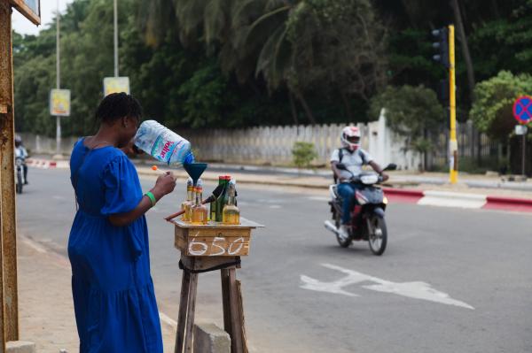 Une station service togolaise typique